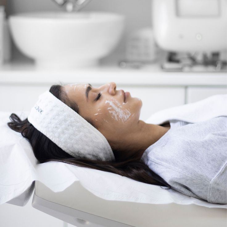 i.S Clinical Deep Cleansing Facial